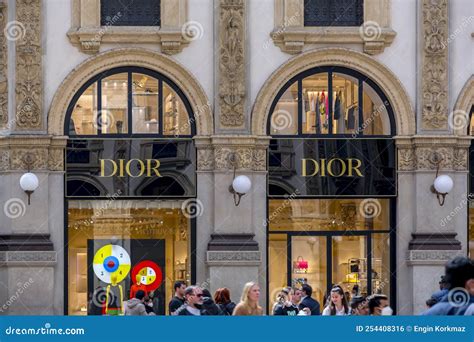 dior milan rinascente duomo store photos